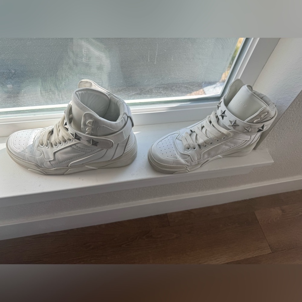 Givenchy high top sneaker